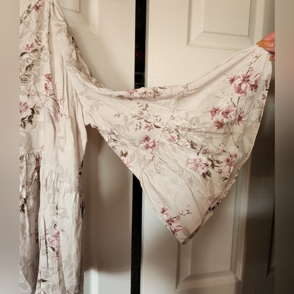 Torrid White Floral Cold Shoulder Top - Picture 3 of 4